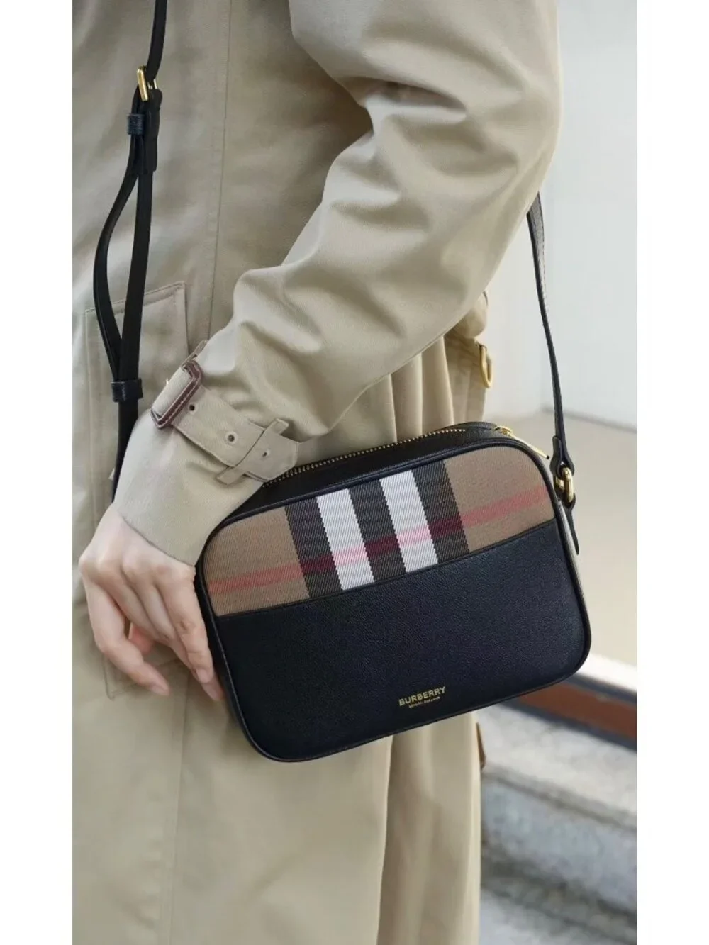Burberry Vintage Check Small Camera Crossbody Bag Black 8120830